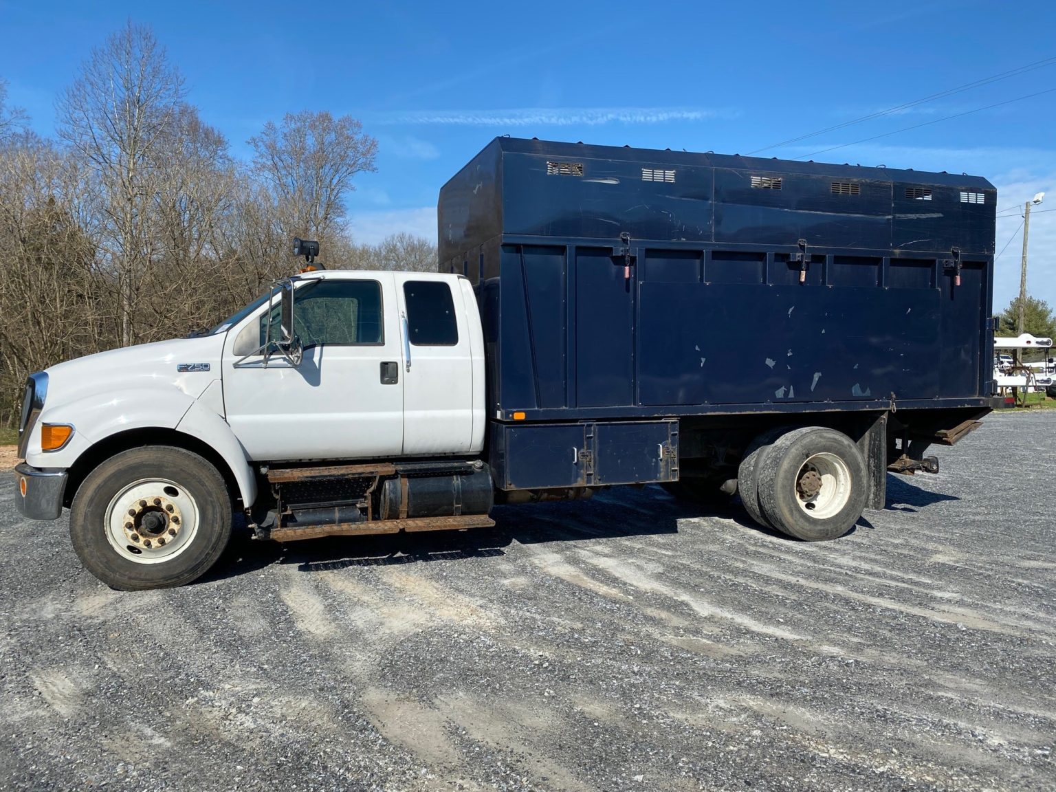 2005 Ford 750 Extended Cab 1684 Chipper Truck - Versalift Forestry